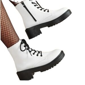SHE&IN Lace up front platform combat boots white & black womens size 7